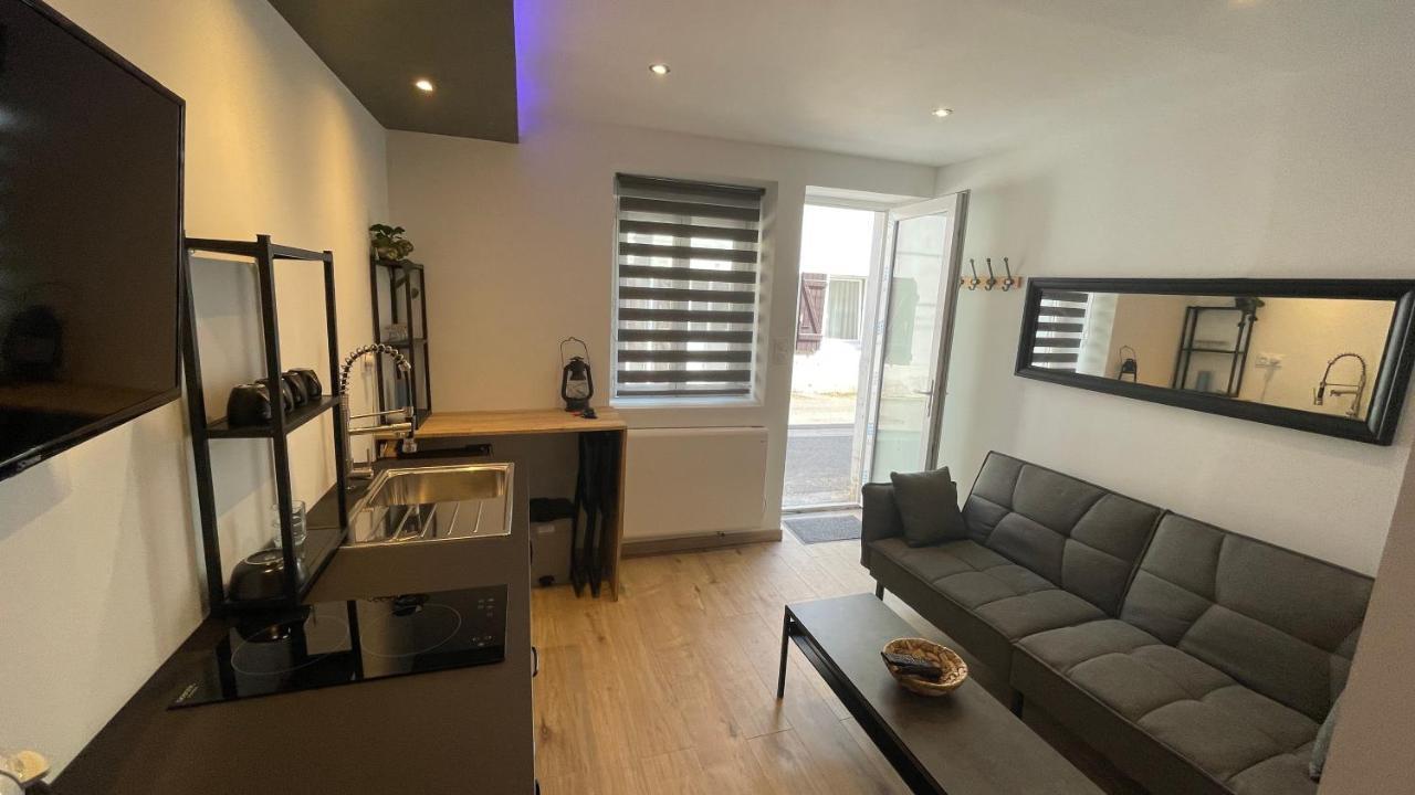 Bienvenue chez vous appartement en RDC avec espace extérieur privé Dole Extérieur photo