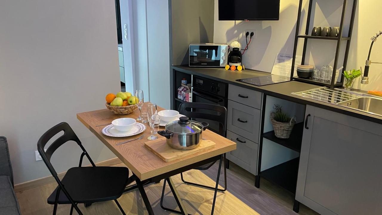 Bienvenue chez vous appartement en RDC avec espace extérieur privé Dole Extérieur photo